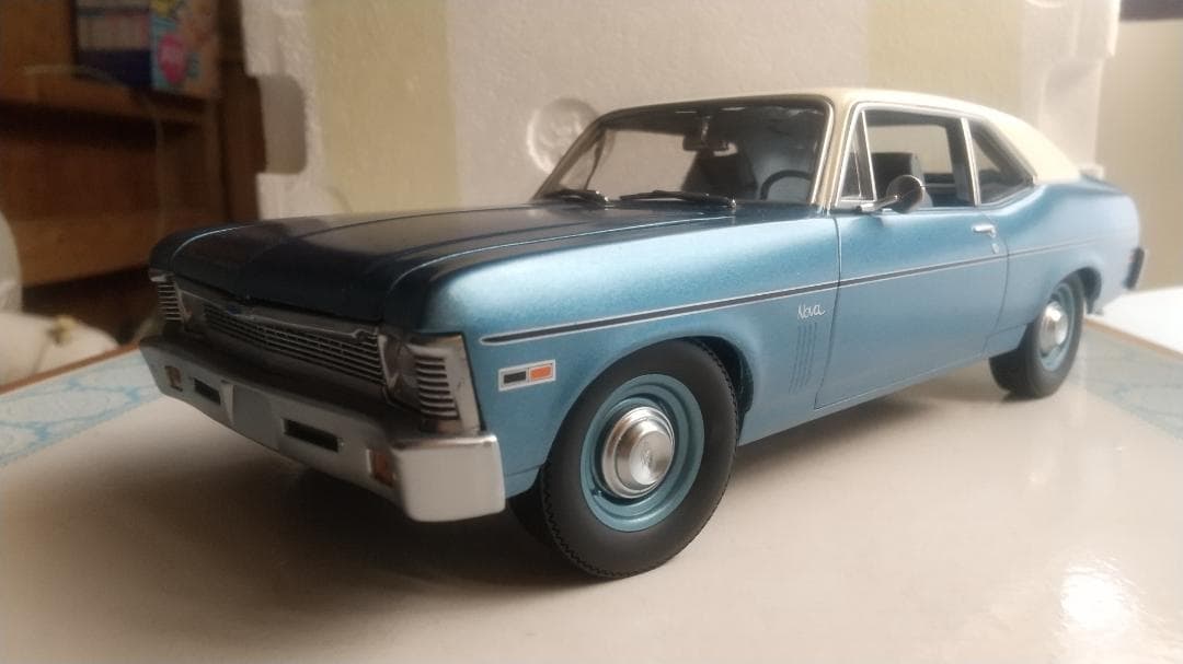 1/18 ビバリーヒルズコップ シボレー ノヴァ