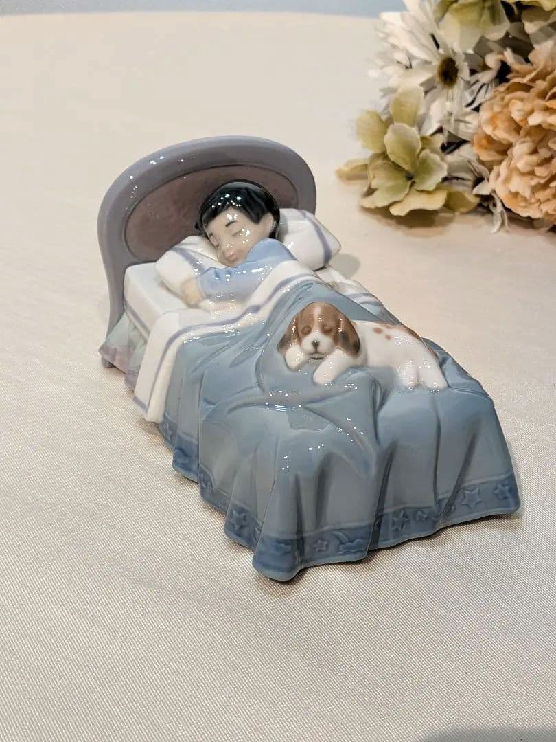 リヤドロ　僕とおねんね　綺麗　男の子　犬　ブルー　睡眠　ビーグル