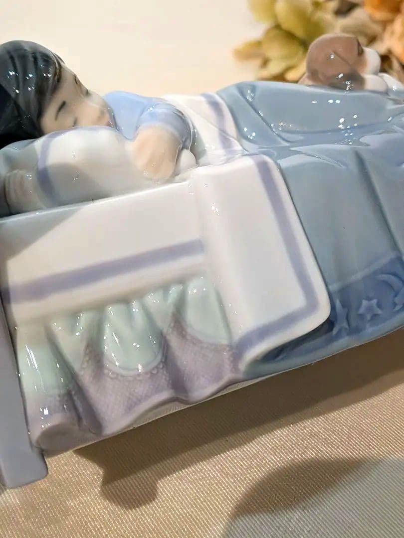 リヤドロ　僕とおねんね　綺麗　男の子　犬　ブルー　睡眠　ビーグル