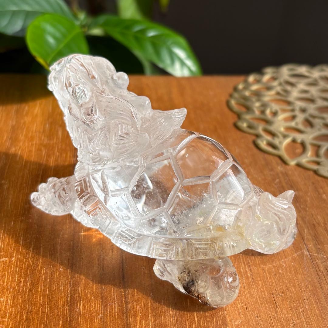 高品質 ブラジル産の天然水晶で彫られた龍亀（ロングイ） 置物197g