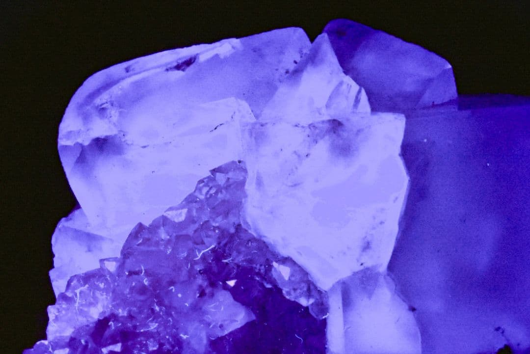 ナイジェリア Akwana産 カラーレスフローライト ドゥルージークォーツ