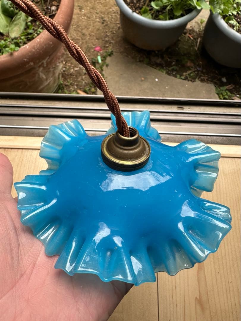 フランス アンティーク 乳白色ブルーオパリンガラスの可愛いお花アトリエランプ＊