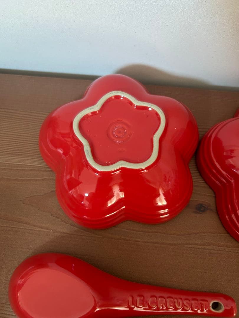 ル・クルーゼ フラワーディッシュS 2個とチャイナスプーンセット