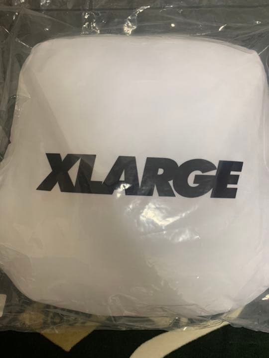 【値引きしました】XLARGE ノベリティクッション　新品未開封送料込み