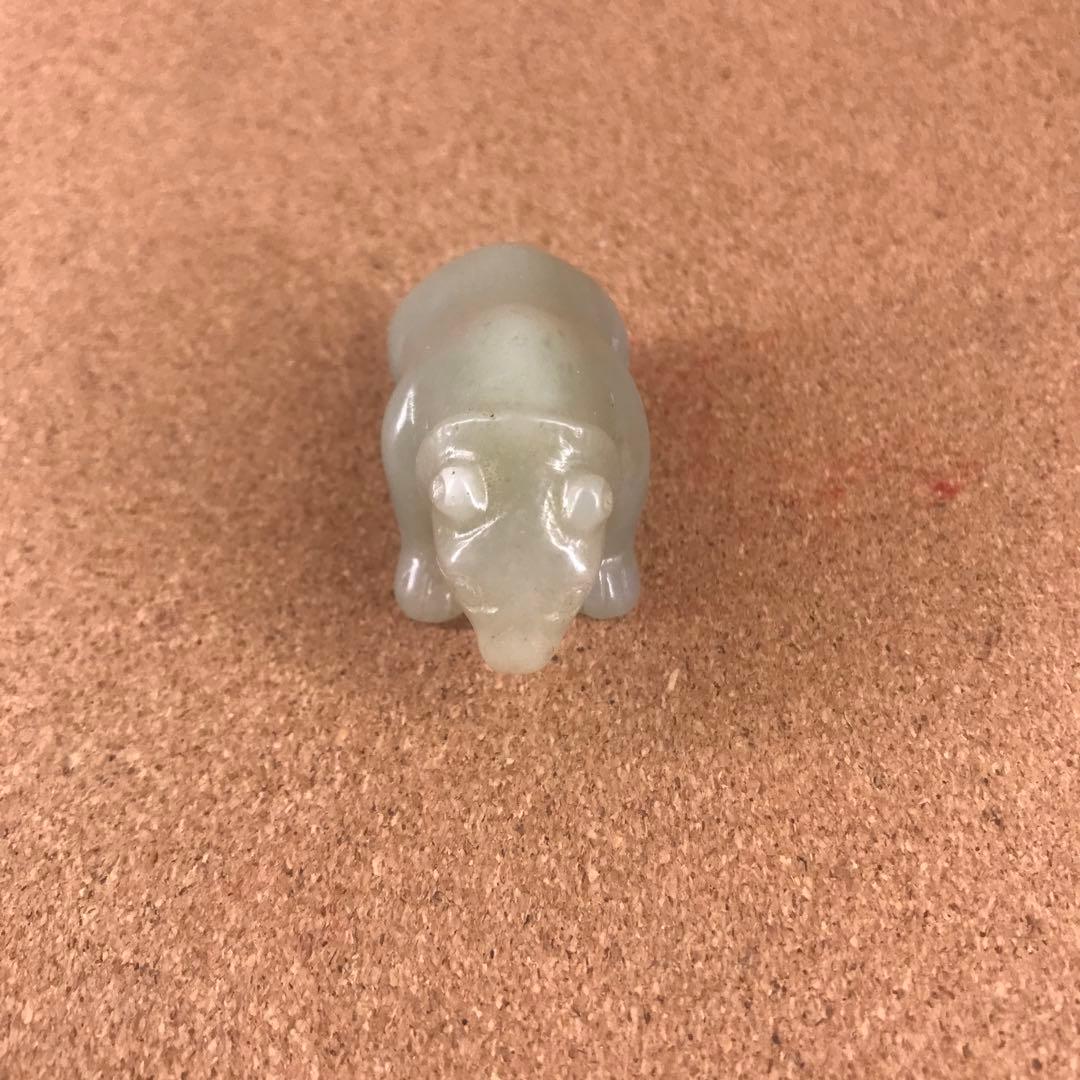 古玉石　《熊》置物 整理番号：AT133