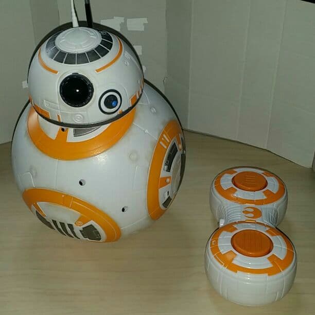 スターウォーズフォースの覚醒。リモートコントロールB B -8。