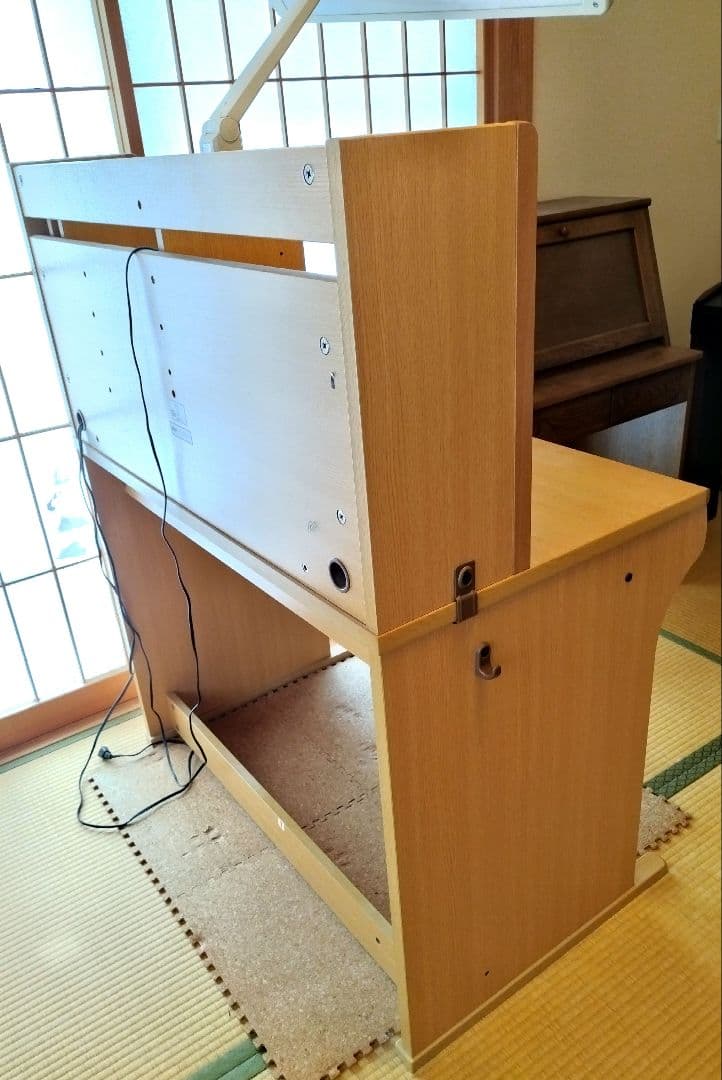 美品】ニトリ学習机　机の台のみ