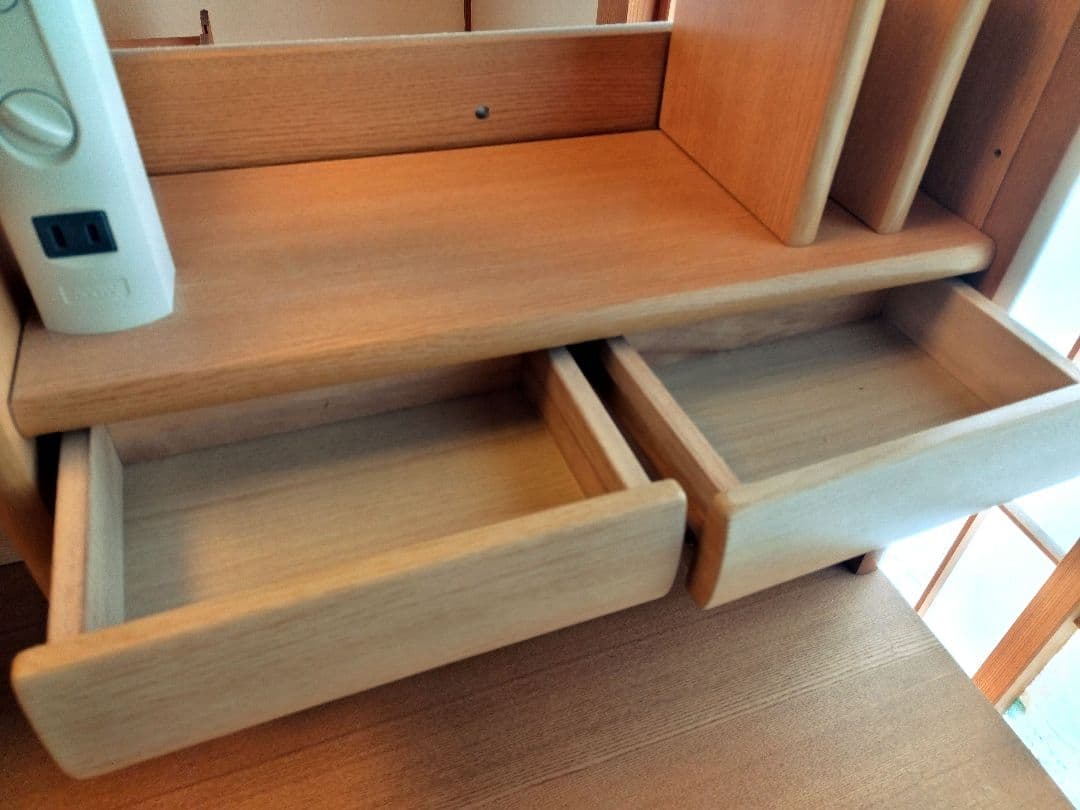 美品】ニトリ学習机　机の台のみ