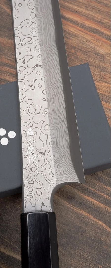 二唐刃物　暗紋ダマスカス黒槌目　青二先丸柳刃300