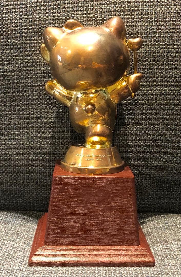 レア ハローキティ生誕20周年記念トロフィー 非売品