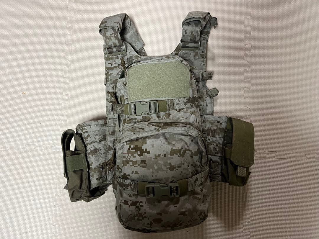 FLYYE AOR1 LBT6094 プレートキャリア ハイドレーションポーチ付