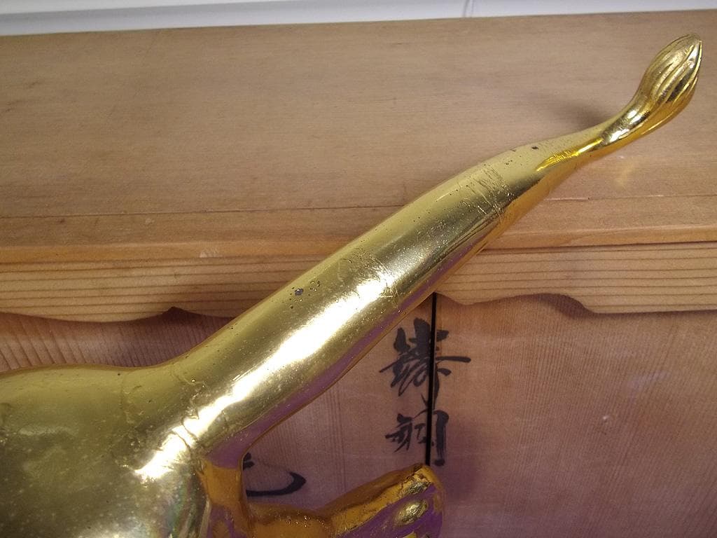 勝彦作 虎 鋳銅 置物 金箔押し 幅63cm 高さ30cm 重さ5.8kg トラ