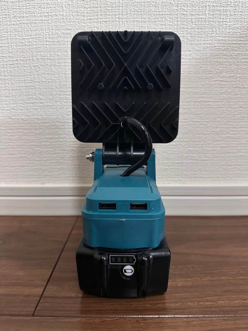 LED作業灯 18v 14v 充電式 高輝度 コンパクト　マキタ系　バッテリ式