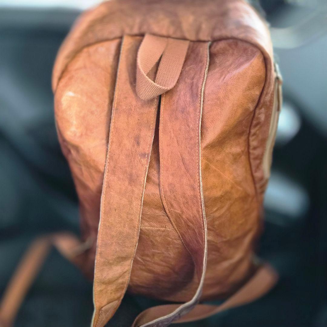 1点物】ハンドメイド革のリュック　ミャンマー製　日本デザイン