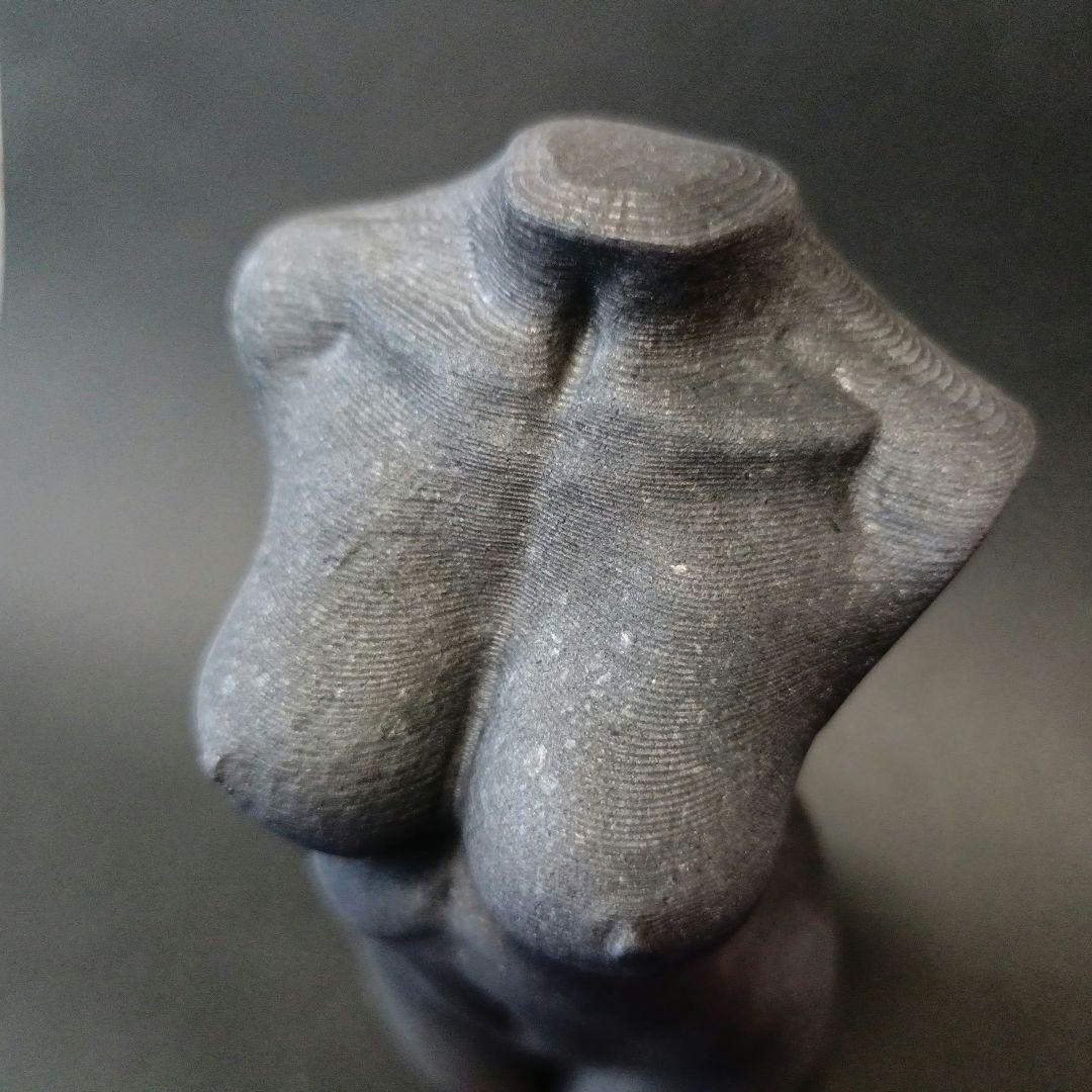 シュンガイト　裸婦像　女体　ヌード　裸体　モデル　天然石　パワーストーン　置物