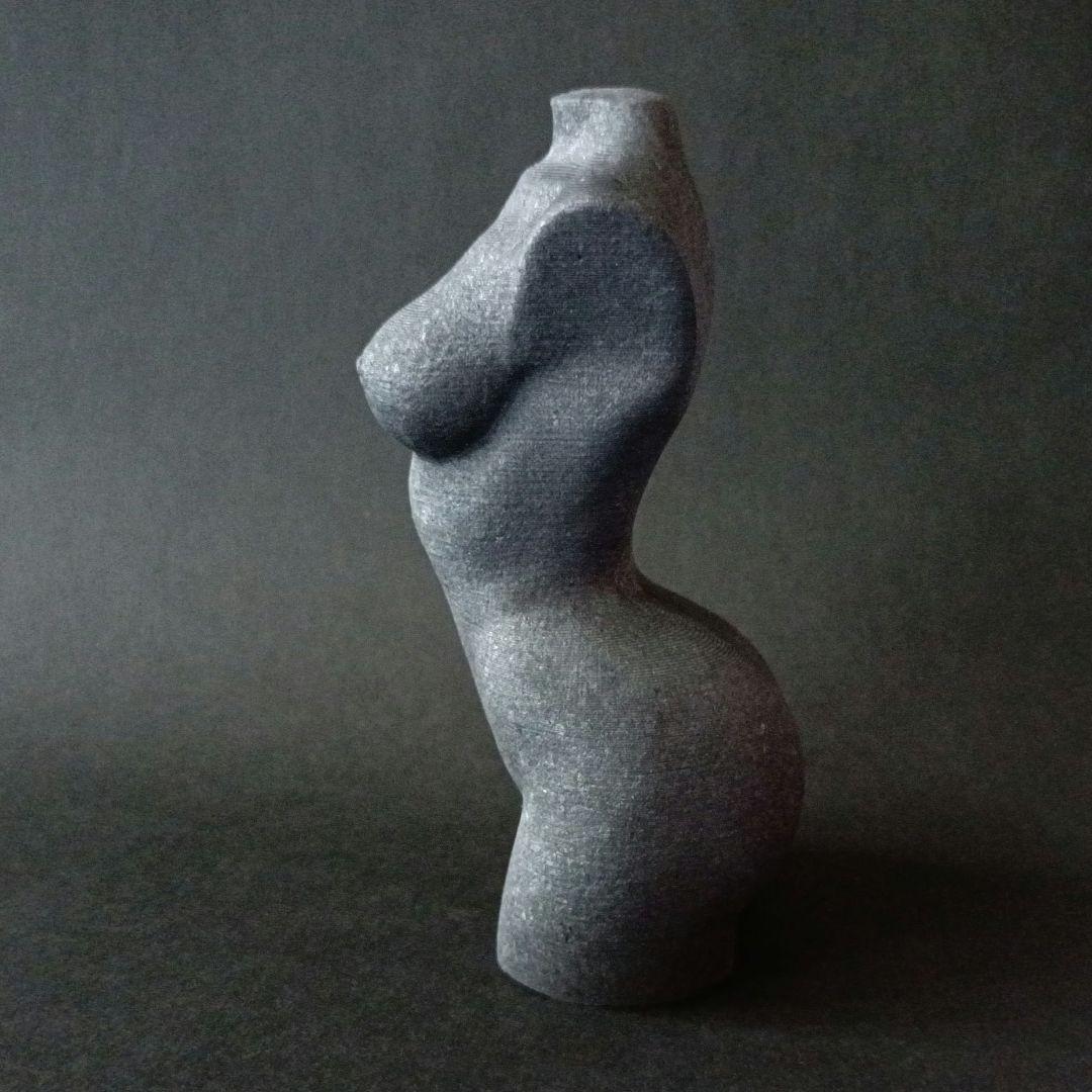 シュンガイト　裸婦像　女体　ヌード　裸体　モデル　天然石　パワーストーン　置物