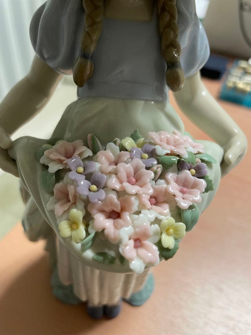 リヤドロ たくさん摘めたよ 少女 01006756