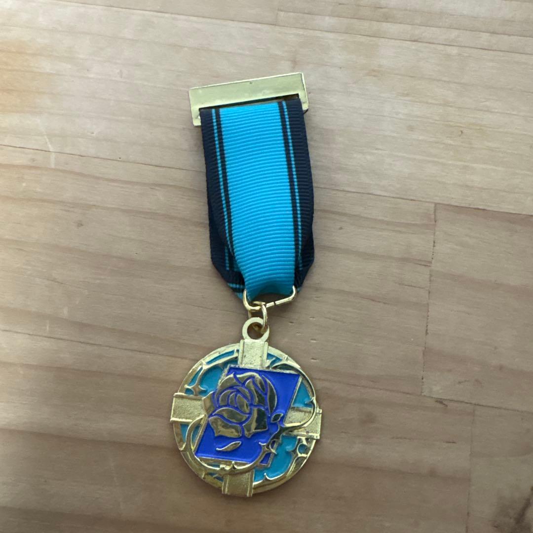 バンドリ 勲章風ブローチ Roselia 氷川紗夜 - メルカリ