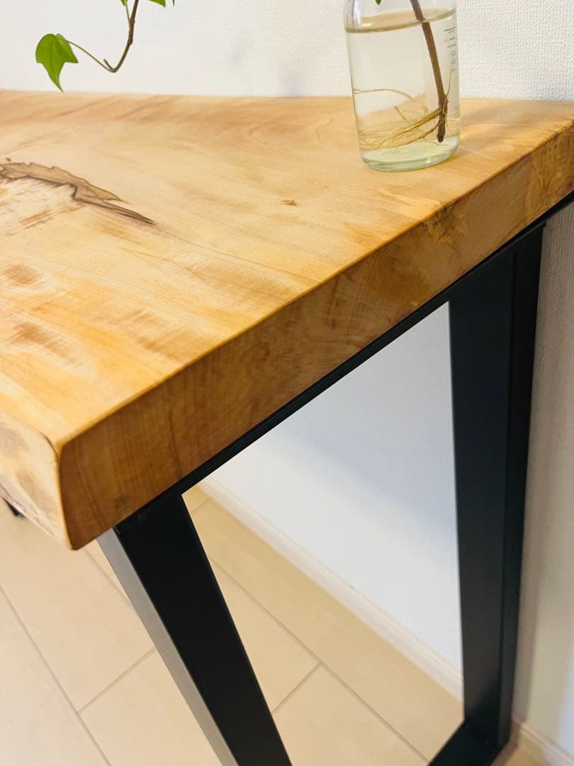 栃　一枚板テーブル　カウンターテーブル　アイアン脚　縮み杢