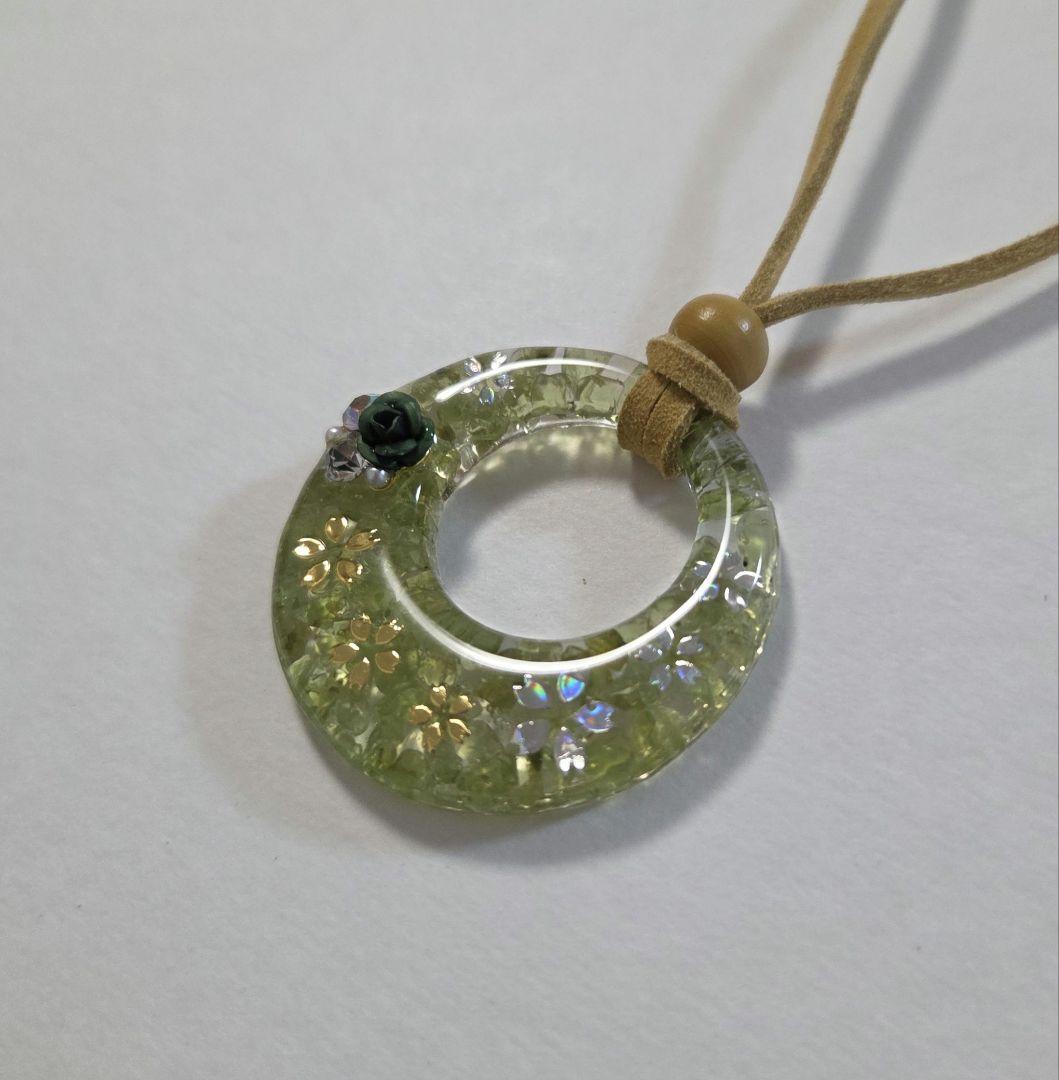桜・ペリドット天然石レジンネックレス　　　　レジンネックレス　　天然石ネックレス