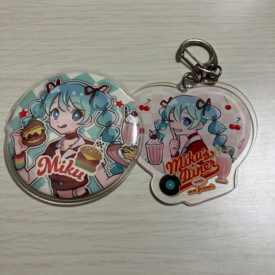 初音ミク キーホルダー 缶バッジ 2個セット - メルカリ
