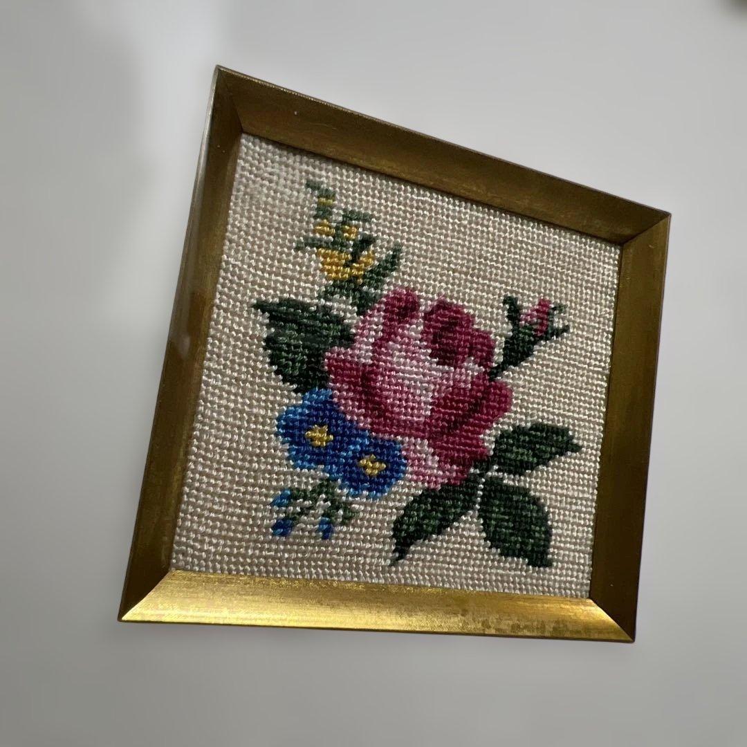 極小刺繍プチポアン 額装品（正方形18.3cm）｜気品あるバラのミニ額