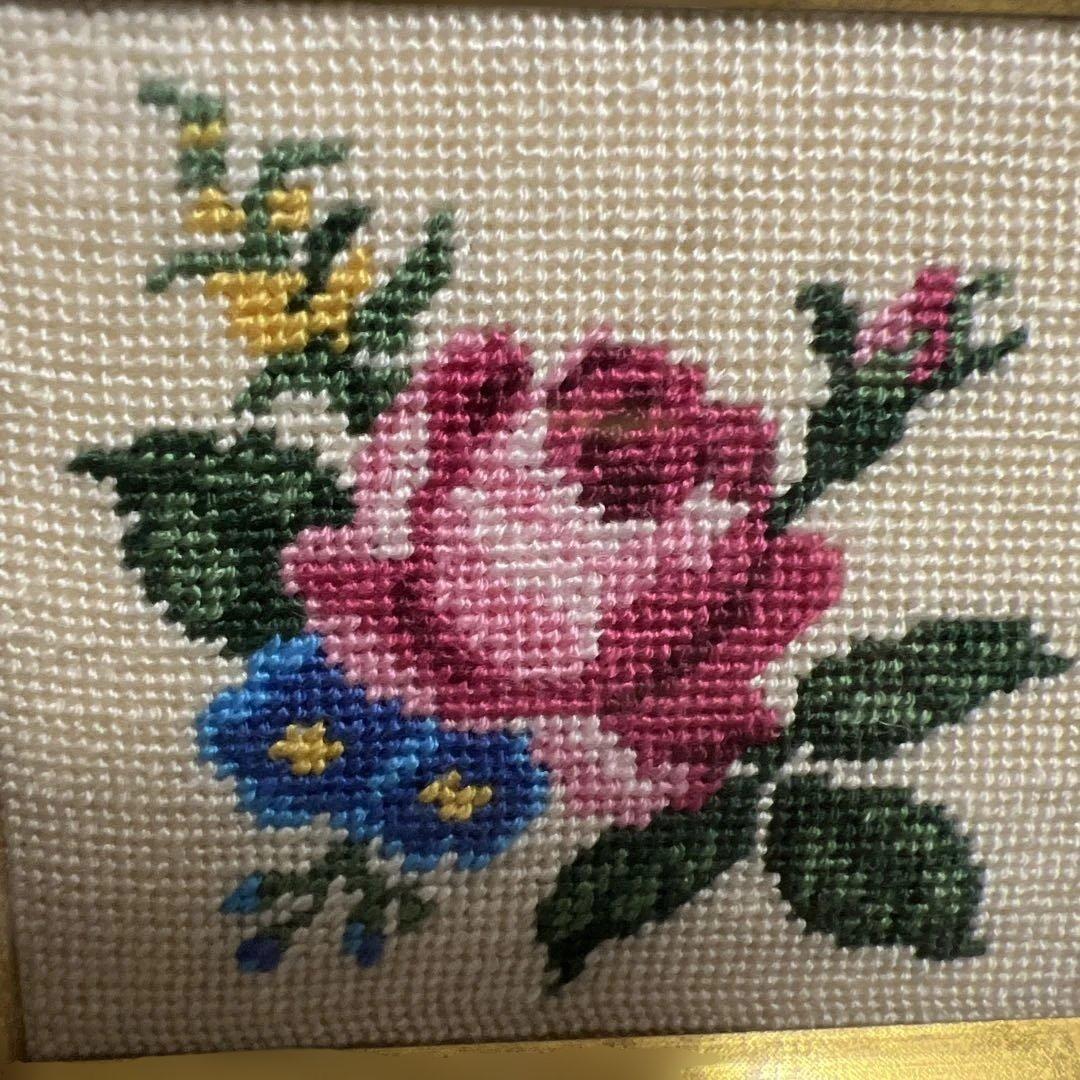 極小刺繍プチポアン 額装品（正方形18.3cm）｜気品あるバラのミニ額