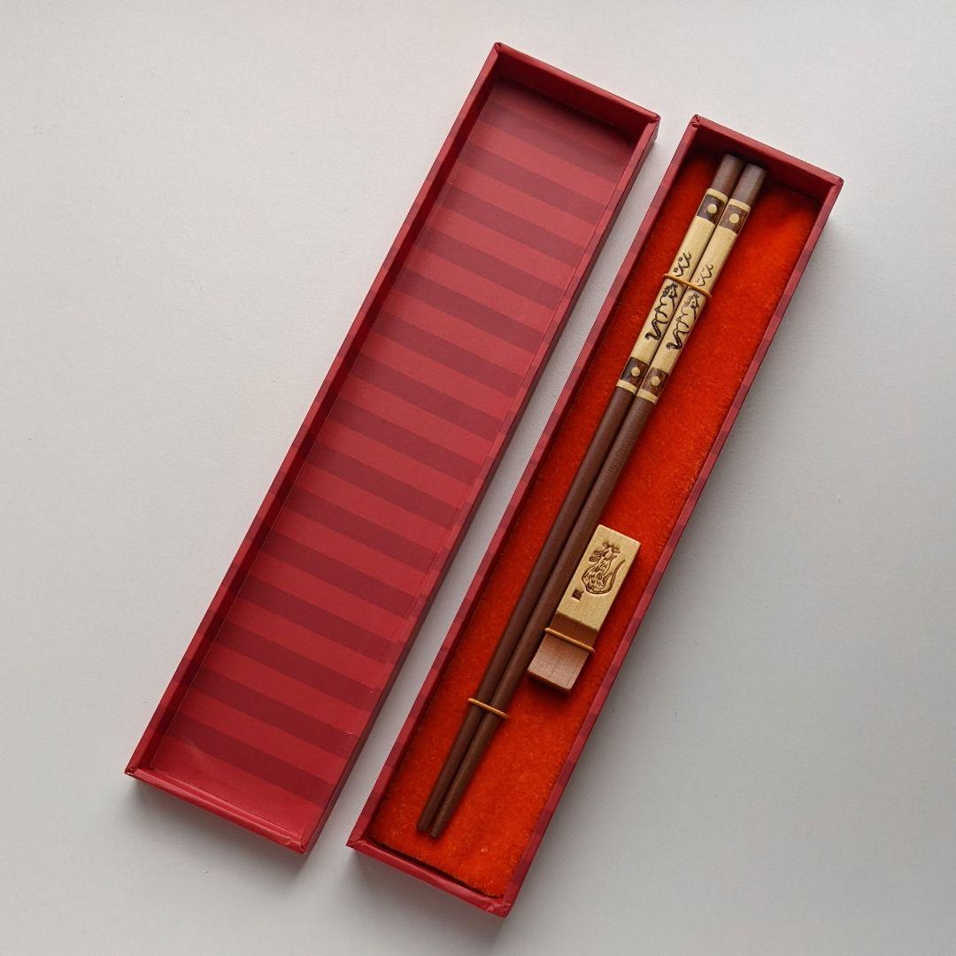 【新品未使用】中国土産 カラトリー 木製 箸 箸置き 干支 (子)