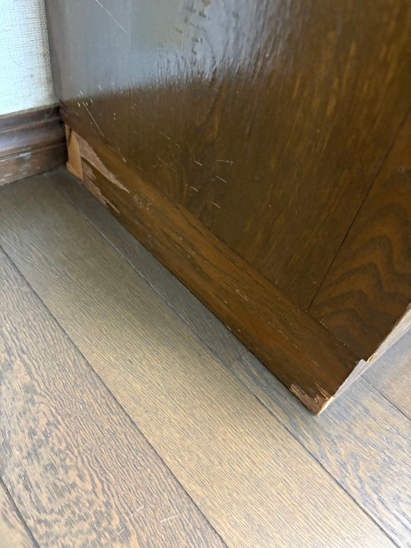 昭和の家具職人が作ったガラス扉の木製本棚 （引出し付き）