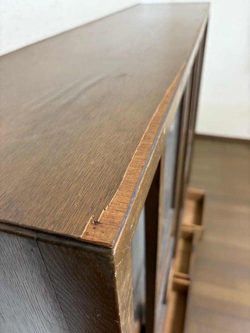 昭和の家具職人が作ったガラス扉の木製本棚 （引出し付き）