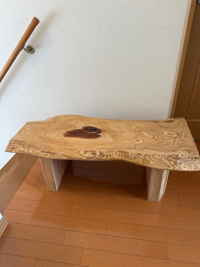 天然杉一枚板極美杢目自然曲線のテーブル蜜蝋クリーム仕上げ‼️