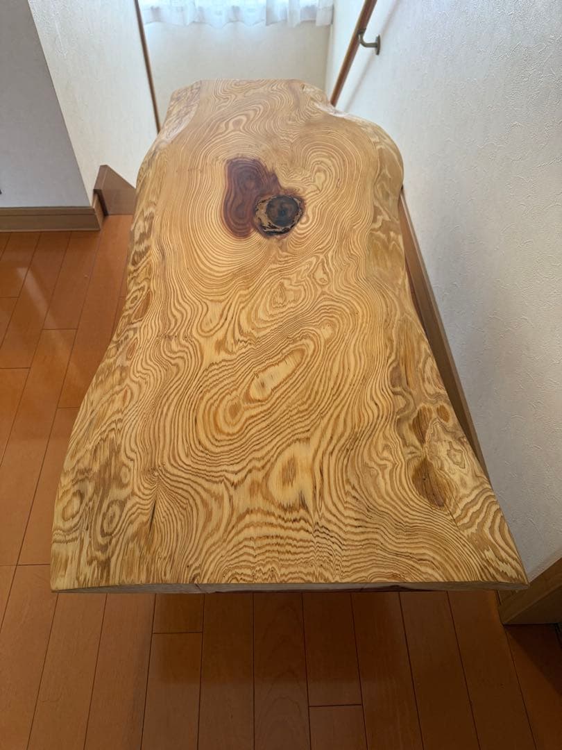 天然杉一枚板極美杢目自然曲線のテーブル蜜蝋クリーム仕上げ‼️