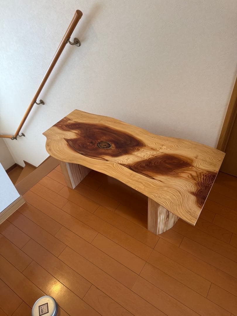 天然杉一枚板極美杢目自然曲線のテーブル蜜蝋クリーム仕上げ‼️