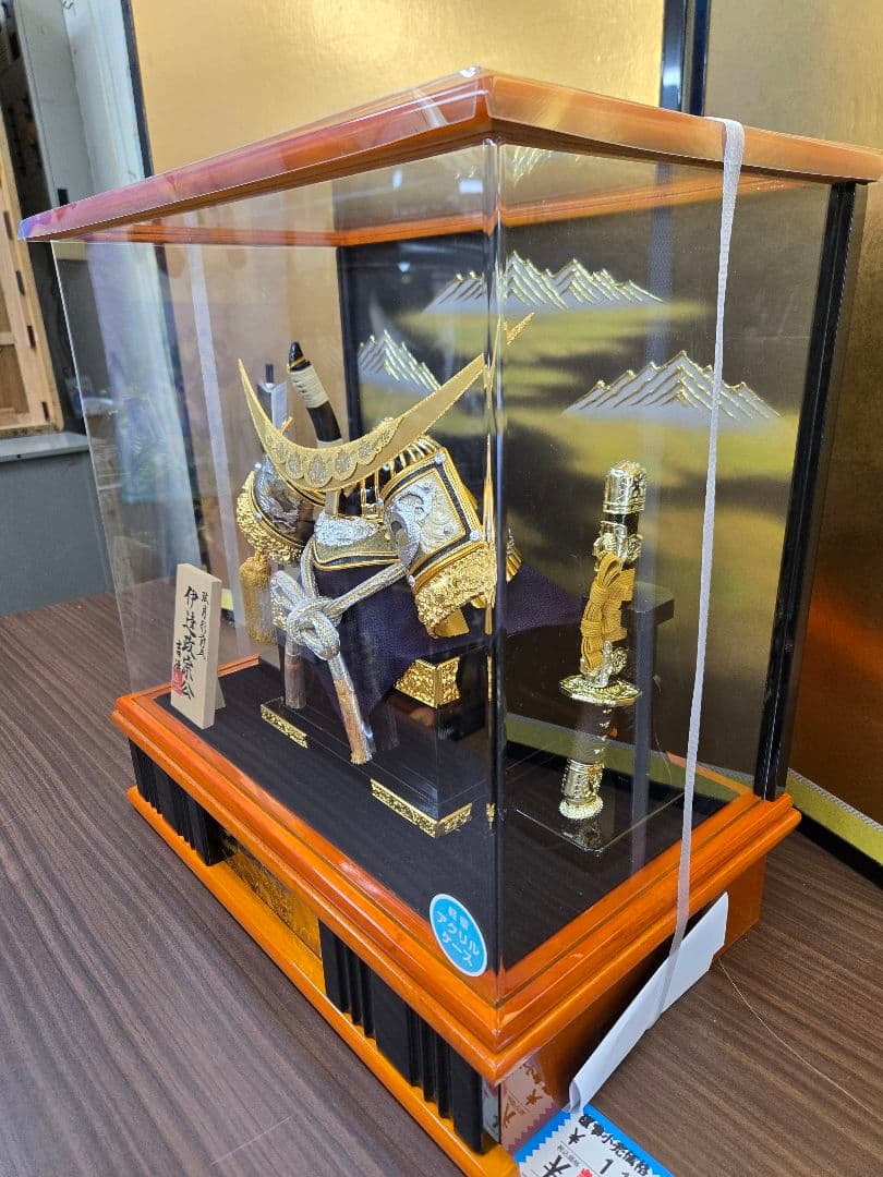 【展示品限り】五月人形　兜　伊達政宗　ケース飾り　※閉店セール　K19