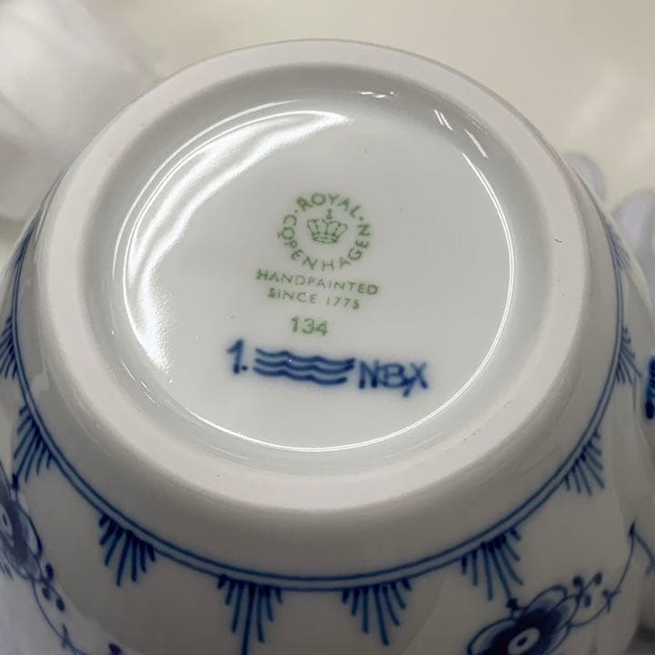 本物新品 ロイヤルコペンハーゲン ブルーフルーテッドプレイン　ミニティーポット