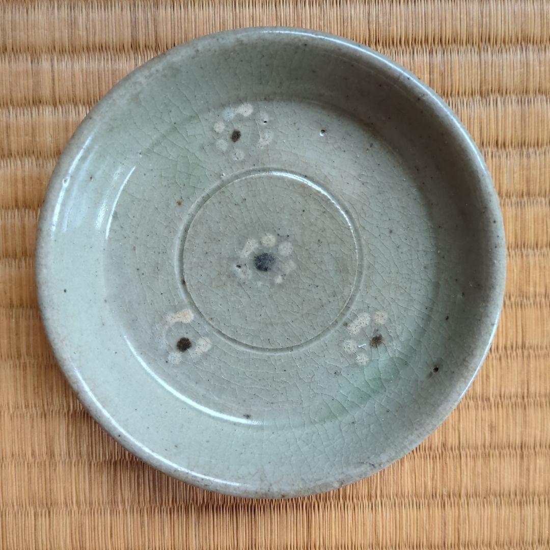 グレーの円形陶器皿 高麗青磁 骨董品 酒盃 小皿
