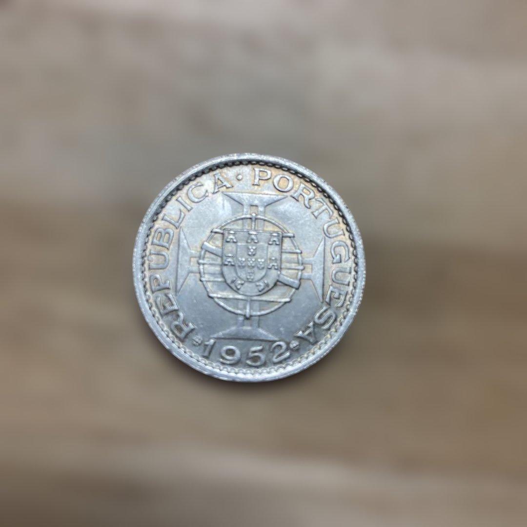 マカオ 5パタカ銀貨 1952年 1パタカ硬貨 1968年 - メルカリ