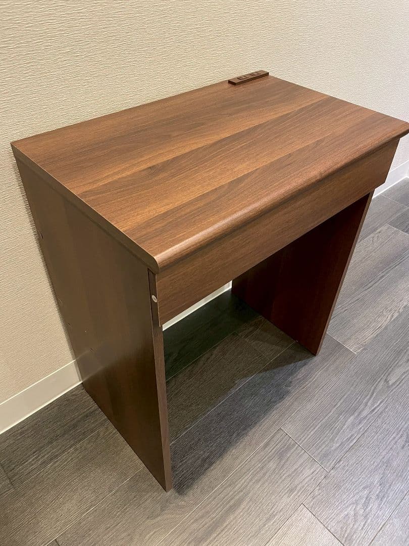 ダークブラウン【パソコンデスク】 コンセント、引き出し付き 左側にノリ付着有
