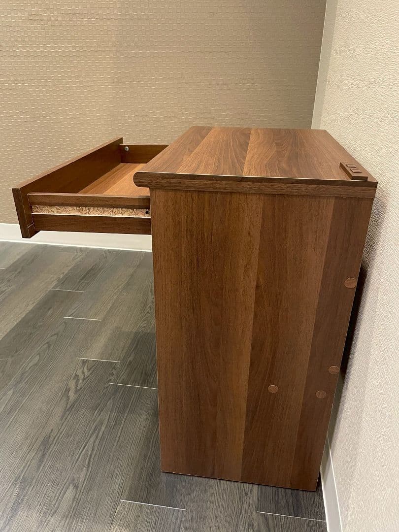 ダークブラウン【パソコンデスク】 コンセント、引き出し付き 左側にノリ付着有