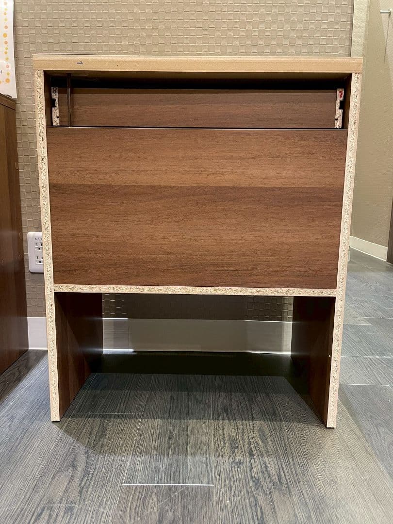 ダークブラウン【パソコンデスク】 コンセント、引き出し付き 左側にノリ付着有