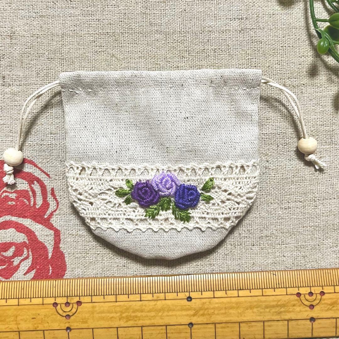 No.2306-62 手のひら巾着サシェ 香り袋  綿麻 レース ローズ刺繍 紫
