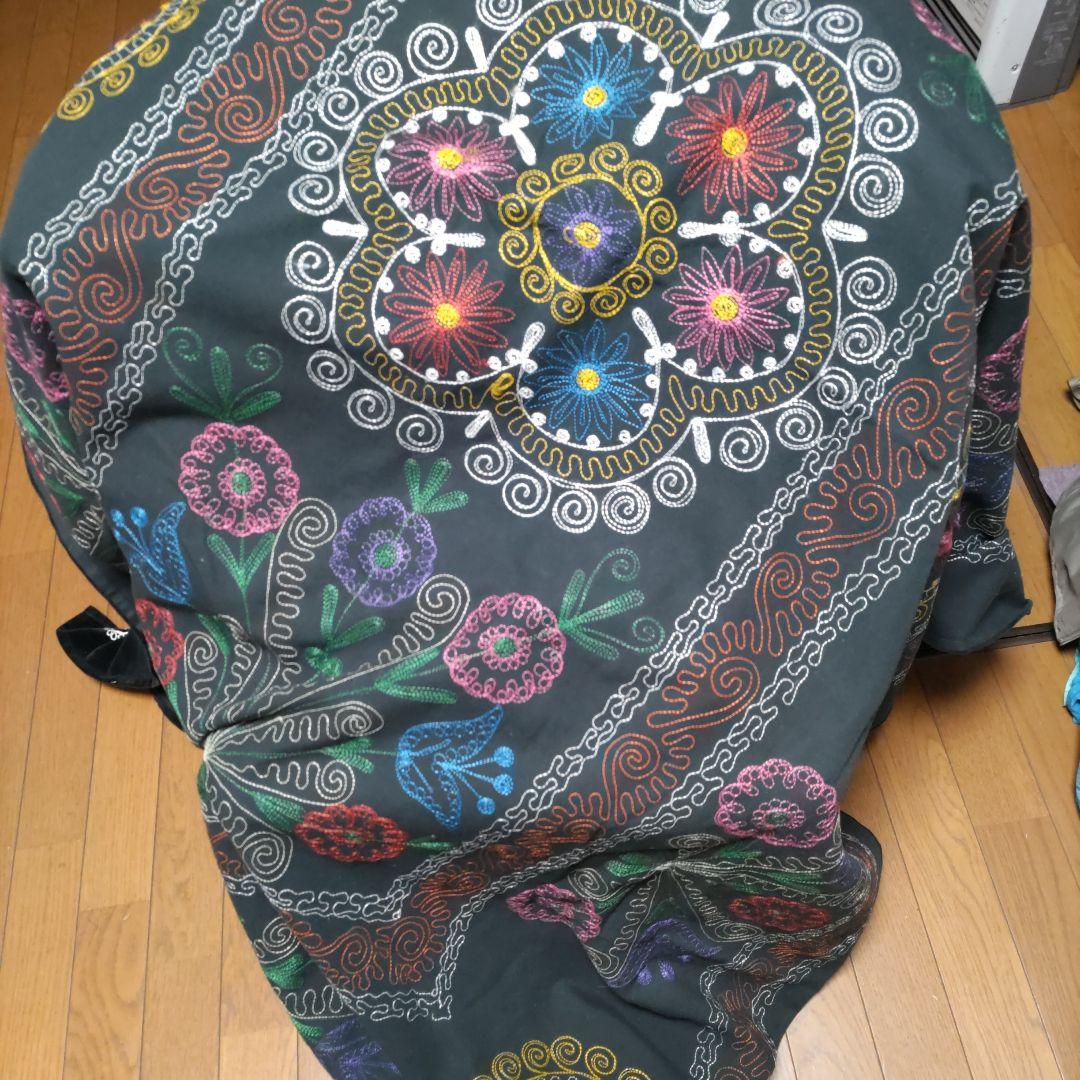 値下げ❗《山岳民族、刺繍布地》(新品)黒ベロア地にカラフルなミシン刺繍858