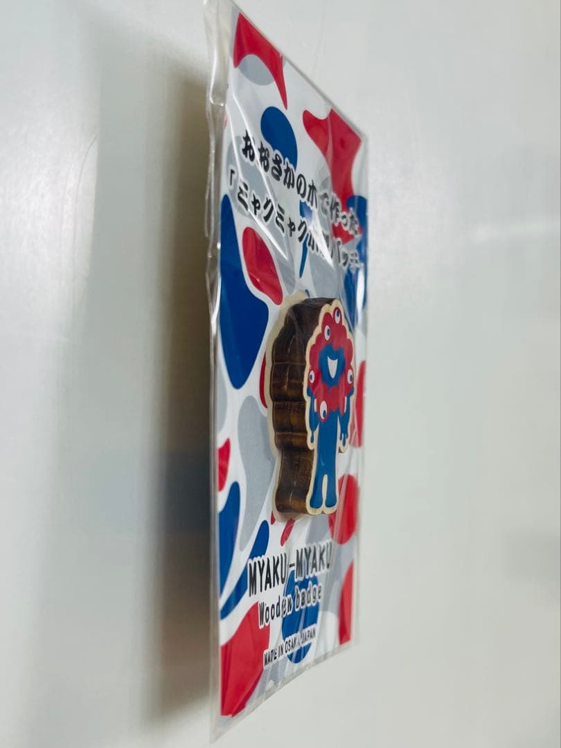 ミャクミャク 木製バッジ 大阪万博公式 - メルカリ