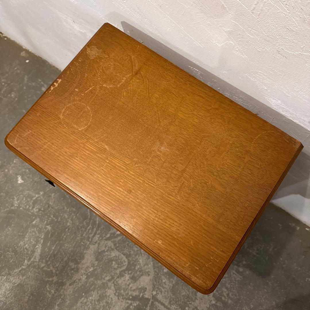 カスミ草ヴィンテージ　木製サイドテーブル　扉収納付き　1