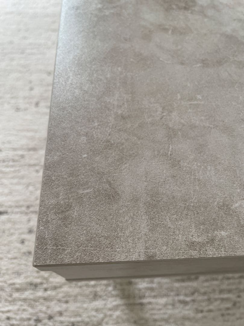 グレーの引き出し付きローテーブル