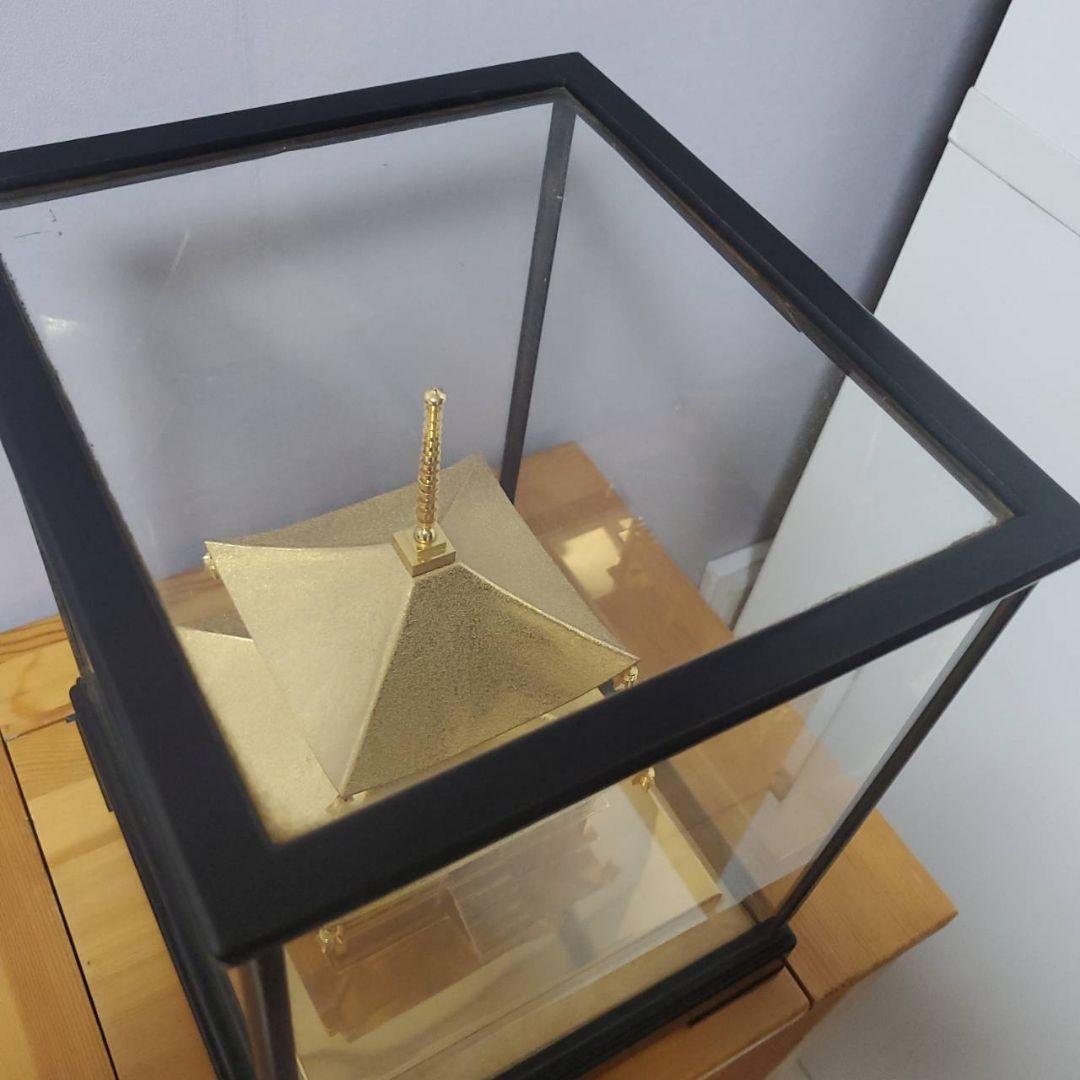 金鍍金 多宝塔 置物 オブジェ 金 ゴールド 寺院 ガラスケース入り