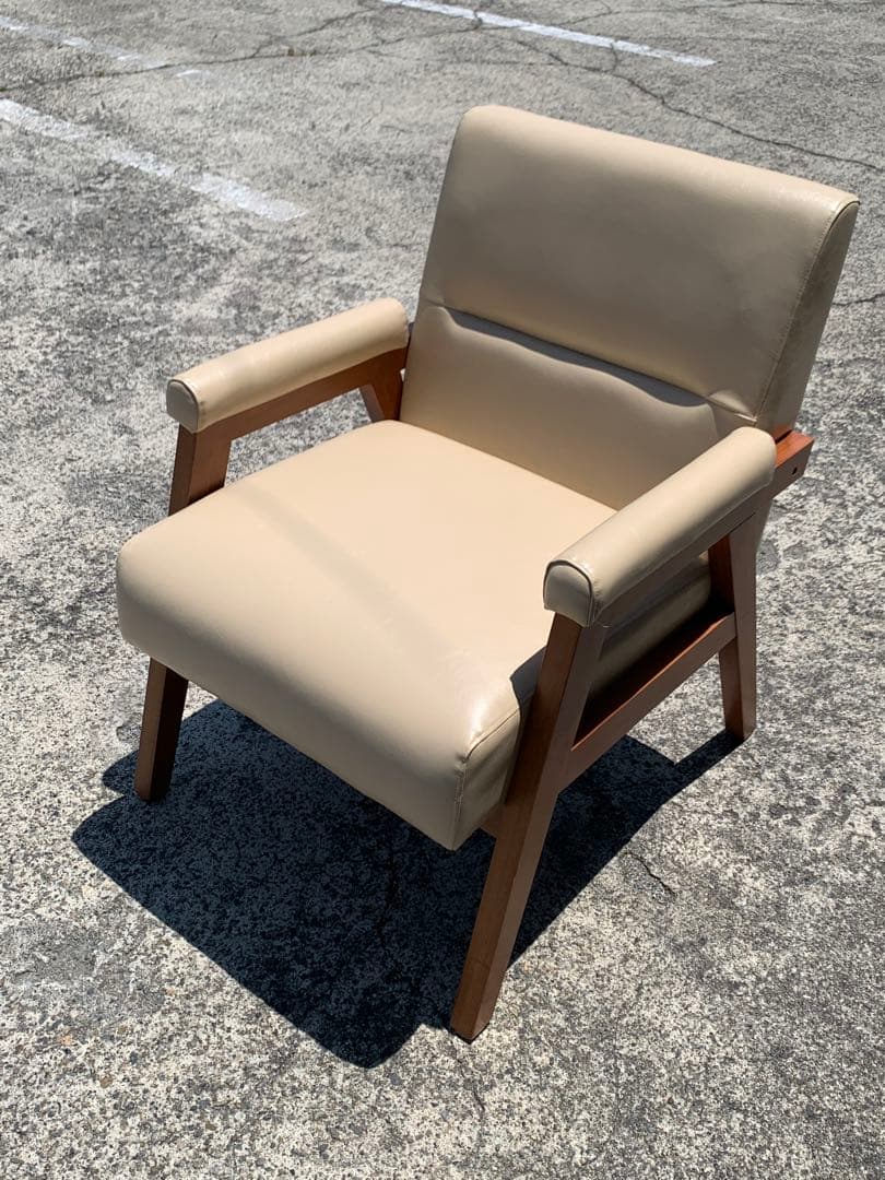 一人掛けソファ　アームチェア　ベージュ　ファブリックチェア 椅子(滋賀県内のみ)