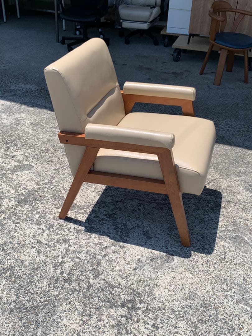 一人掛けソファ　アームチェア　ベージュ　ファブリックチェア 椅子(滋賀県内のみ)