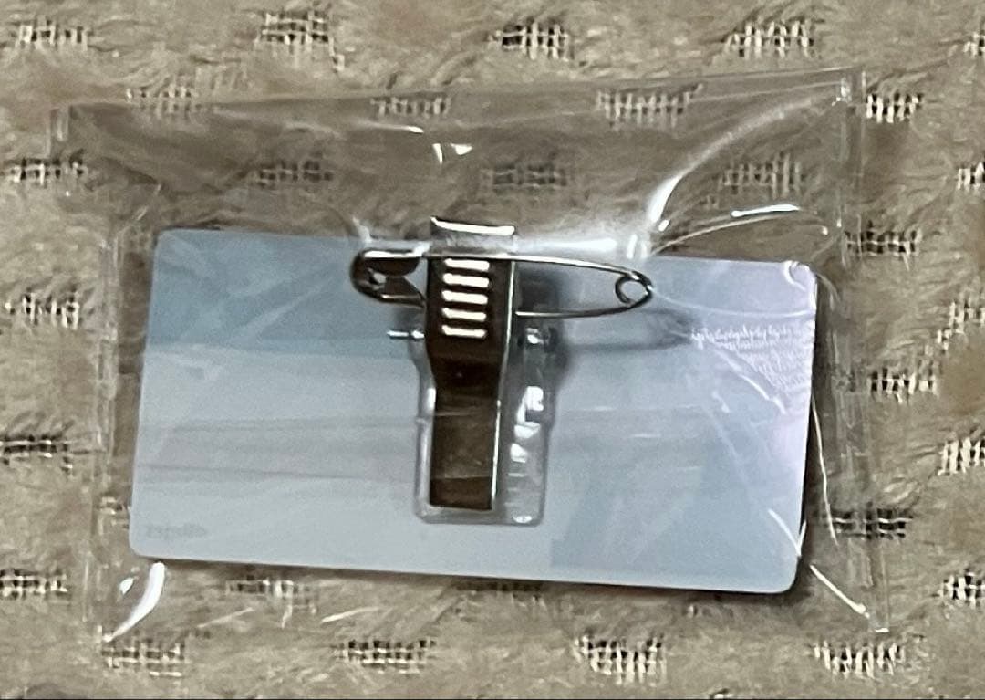 ディアヴォーカリスト 69'in 名札風アクリルバッジ ユウ - メルカリ