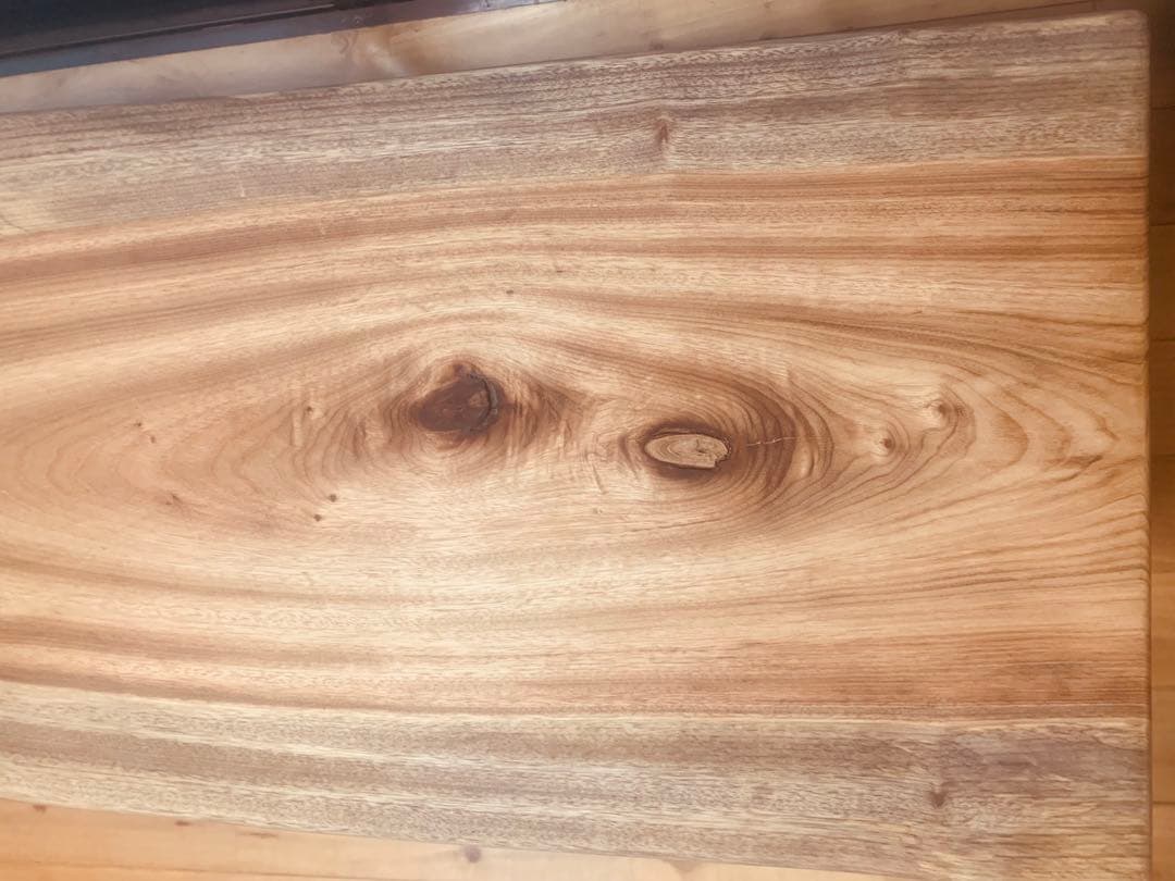 夏セール✨両側の自然な流れ杢目の面白い天板❣️B:楠サイドテーブル、ベンチ